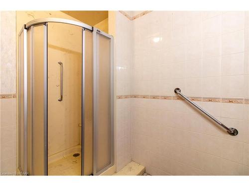 4974 Marion Street, Dorchester, ON - Indoor Photo Showing Bathroom