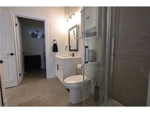 4.5 Elgin St W, Norwich, ON - Indoor Photo Showing Bathroom