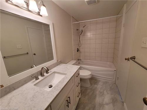 7-252 Lansdowne Avenue, Woodstock, ON - Indoor Photo Showing Bathroom