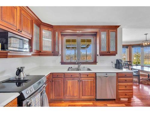 10217 Turner Road, St. Thomas, ON - Indoor Photo Showing Kitchen With Double Sink