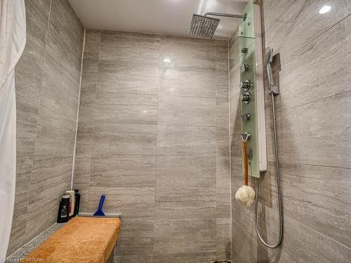 798 Warwick Street, Woodstock, ON - Indoor Photo Showing Bathroom