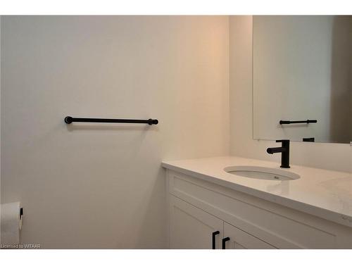 750 Nelson Street, Woodstock, ON - Indoor Photo Showing Bathroom