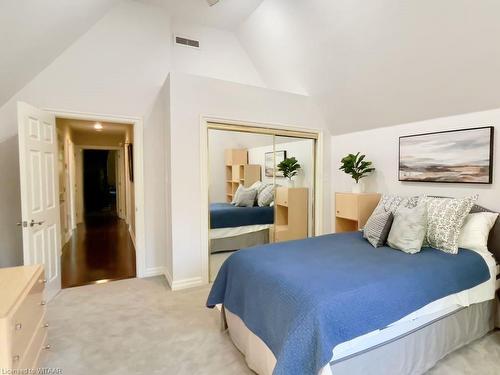 1247 Queen Victoria Avenue, Mississauga, ON - Indoor Photo Showing Bedroom