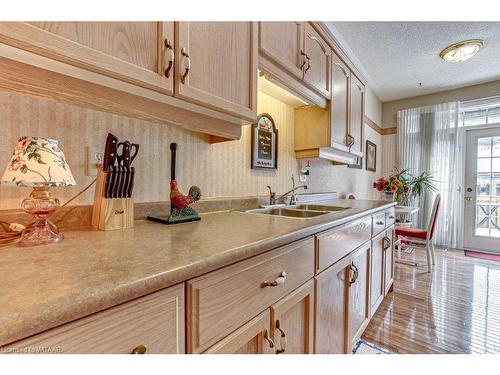 4-#7-105 King Street, Tillsonburg, ON - Indoor Photo Showing Kitchen