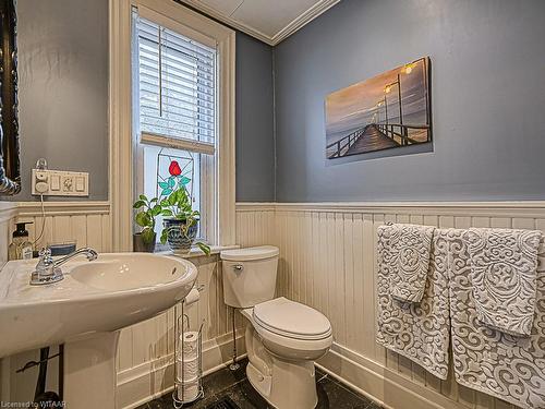 126 King Street E, Ingersoll, ON - Indoor Photo Showing Bathroom