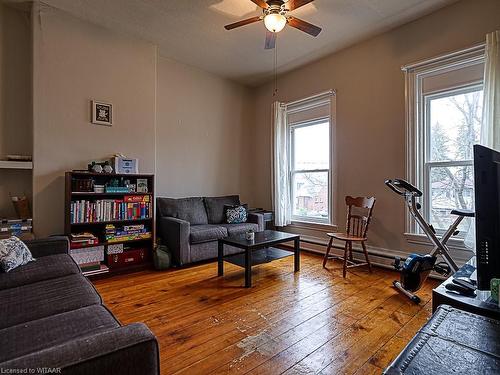 126 King Street E, Ingersoll, ON - Indoor Photo Showing Living Room