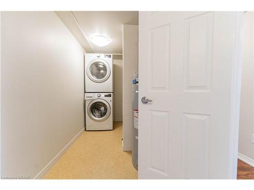 308-75 Bridge Street E, Tillsonburg, ON - Indoor Photo Showing Laundry Room
