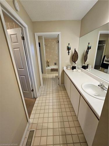 11 Seres Drive, Tillsonburg, ON - Indoor Photo Showing Bathroom