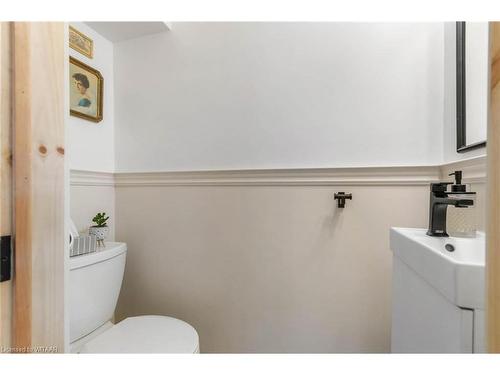 9 Victoria Street, Norwich, ON - Indoor Photo Showing Bathroom