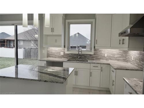 12 Sycamore Drive, Tillsonburg, ON - Indoor Photo Showing Kitchen With Upgraded Kitchen