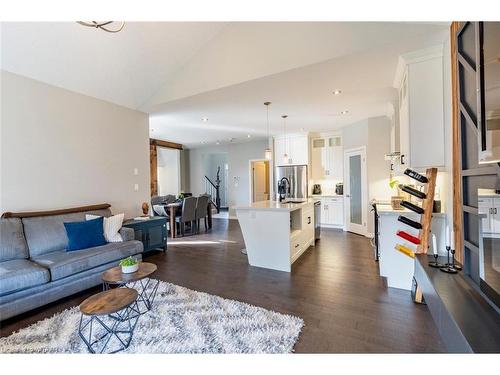 42 Mcguire Crescent, Tillsonburg, ON - Indoor Photo Showing Living Room