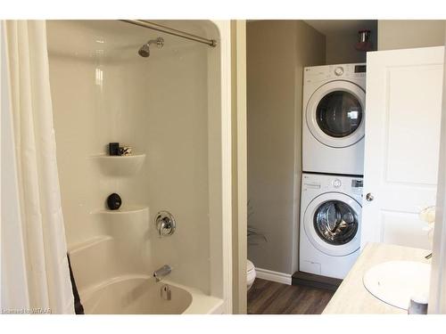 2-673 Adelaide Street, Woodstock, ON - Indoor Photo Showing Laundry Room
