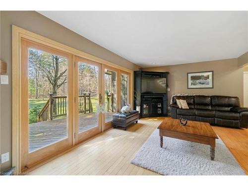 57749 Carson Line, Tillsonburg, ON - Indoor Photo Showing Living Room
