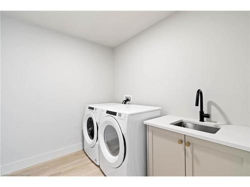 79 Trailview Drive, Tillsonburg, ON - Indoor Photo Showing Laundry Room