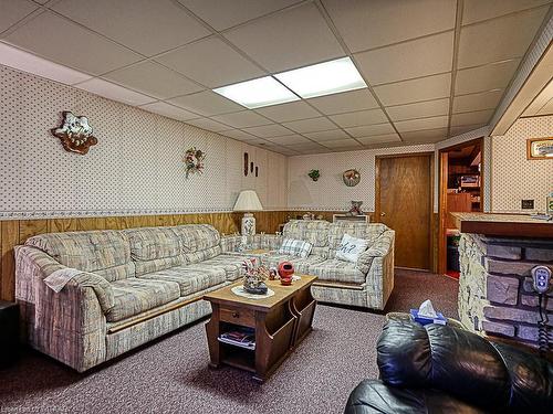 474428 Dodge Line, Woodstock, ON - Indoor Photo Showing Living Room