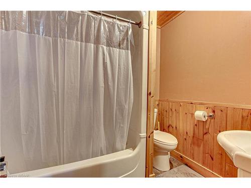 6 Bidwell Street, Tillsonburg, ON - Indoor Photo Showing Bathroom