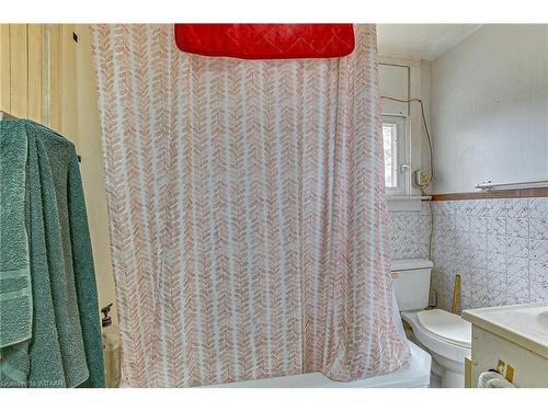 6 Bidwell Street, Tillsonburg, ON - Indoor Photo Showing Bathroom