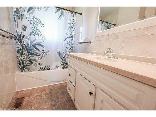 16 Queen Street W, Otterville, ON - Indoor Photo Showing Bathroom