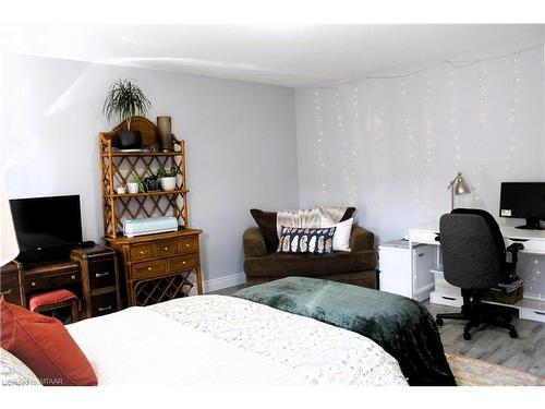 4-61 Vienna Road, Tillsonburg, ON - Indoor Photo Showing Bedroom