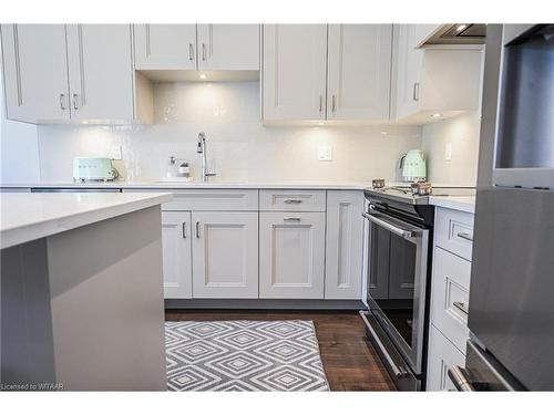 203-5 Wood Haven Drive, Tillsonburg, ON - Indoor Photo Showing Kitchen With Upgraded Kitchen