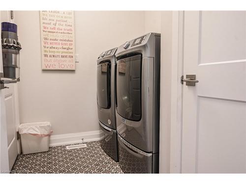 203-5 Wood Haven Drive, Tillsonburg, ON - Indoor Photo Showing Laundry Room