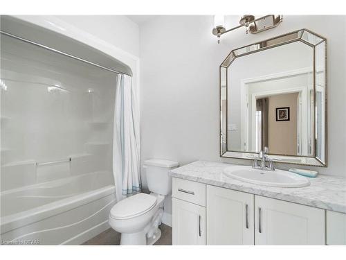 142 Glendale Drive, Tillsonburg, ON - Indoor Photo Showing Bathroom