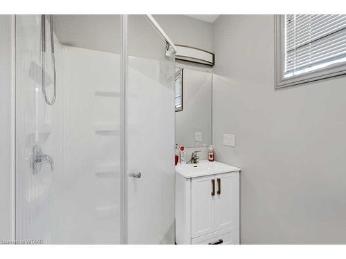 22 Pine Street, Tillsonburg, ON - Indoor Photo Showing Bathroom