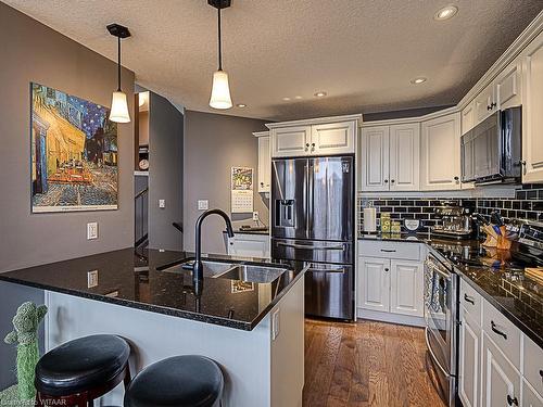 231 Dieppe Drive, Woodstock, ON - Indoor Photo Showing Kitchen With Double Sink With Upgraded Kitchen