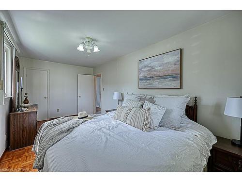 266 Russell Street, Woodstock, ON - Indoor Photo Showing Bedroom