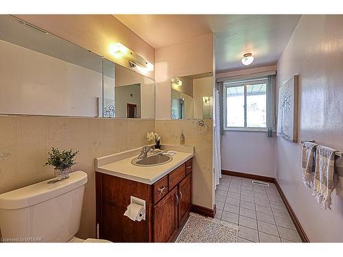 266 Russell Street, Woodstock, ON - Indoor Photo Showing Bathroom
