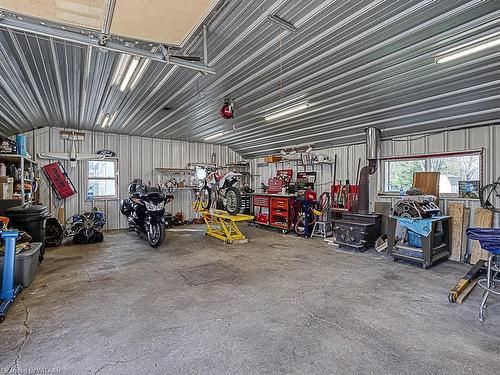 163524 Brownsville Road, Brownsville, ON - Indoor Photo Showing Garage