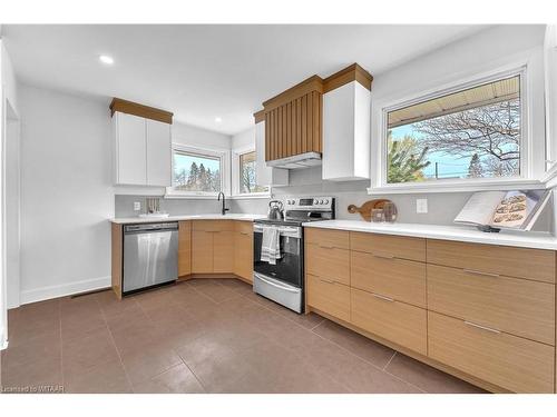 229 Woodworth Crescent, St. Thomas, ON - Indoor Photo Showing Kitchen