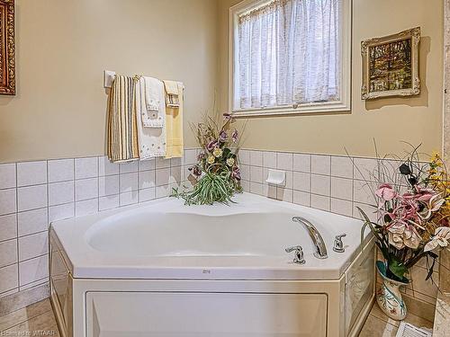 768 Garden Court Crescent, Woodstock, ON - Indoor Photo Showing Bathroom