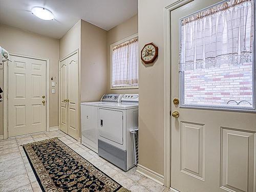 768 Garden Court Crescent, Woodstock, ON - Indoor Photo Showing Laundry Room