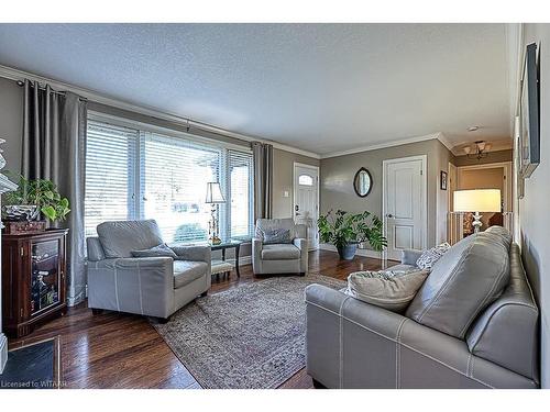 98 Lisgar Avenue, Tillsonburg, ON - Indoor Photo Showing Living Room