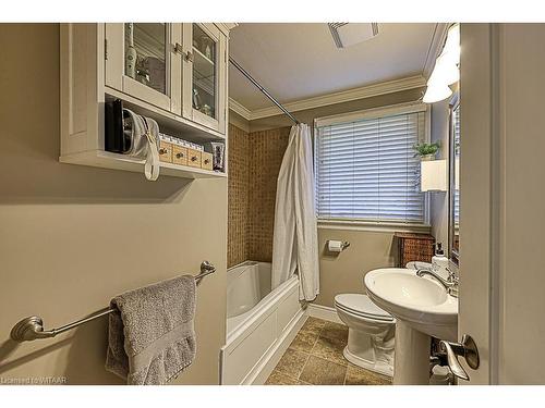 98 Lisgar Avenue, Tillsonburg, ON - Indoor Photo Showing Bathroom