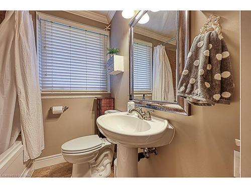 98 Lisgar Avenue, Tillsonburg, ON - Indoor Photo Showing Bathroom