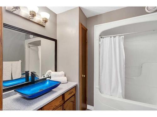 22 Mason Drive, Ingersoll, ON - Indoor Photo Showing Bathroom