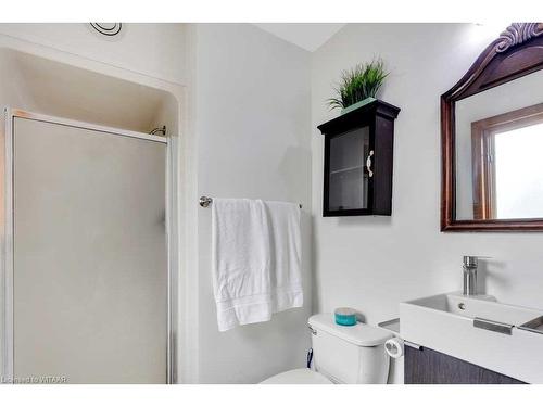 22 Mason Drive, Ingersoll, ON - Indoor Photo Showing Bathroom