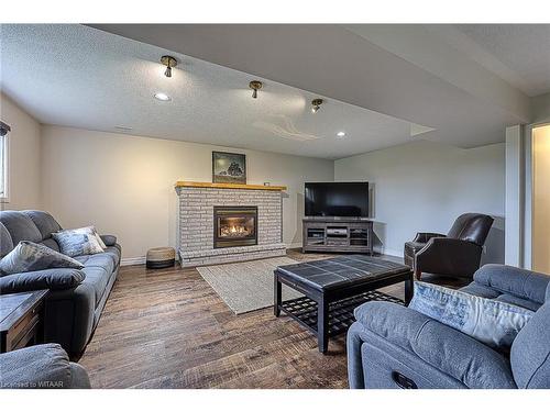 6 Cardinal Court, Tillsonburg, ON - Indoor Photo Showing Living Room With Fireplace