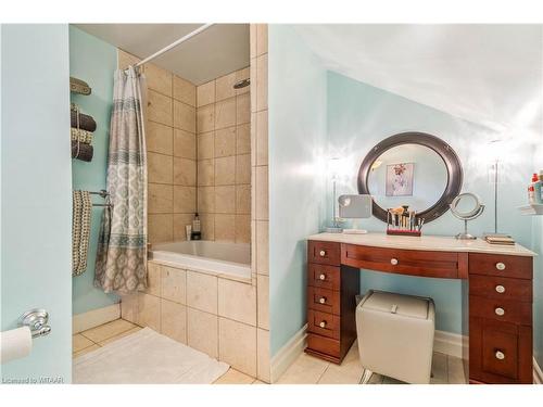 599 Peel Street, Woodstock, ON - Indoor Photo Showing Bathroom