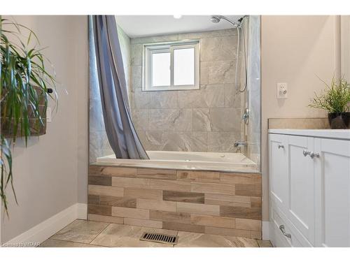 184727 Cornell Road, Tillsonburg, ON - Indoor Photo Showing Bathroom
