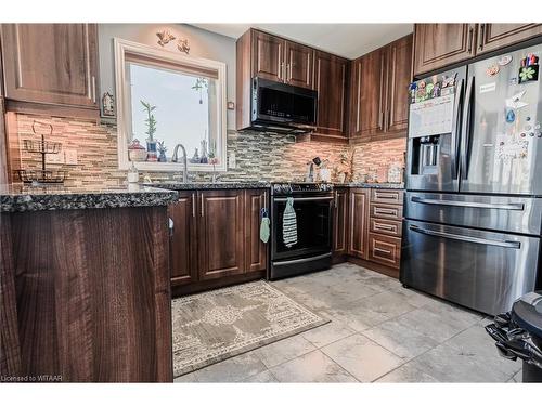 72 Dennis Drive, Norwich, ON - Indoor Photo Showing Kitchen With Upgraded Kitchen