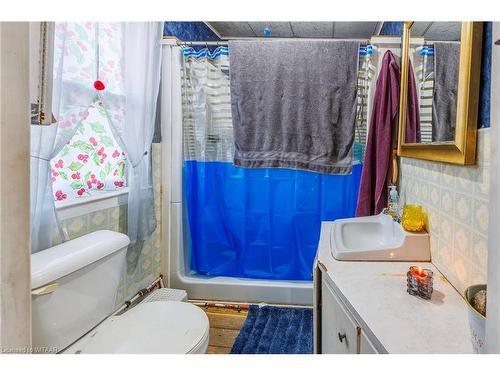 2946 Norfolk County Road 23, Glen Meyer, ON - Indoor Photo Showing Bathroom