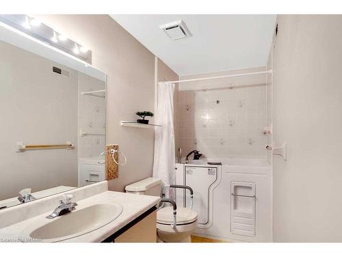 54 Edwin Crescent, Tillsonburg, ON - Indoor Photo Showing Bathroom