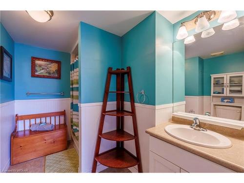 304-80 Bridge Street E, Tillsonburg, ON - Indoor Photo Showing Bathroom