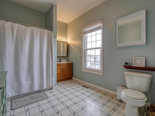 213 Delatre Street, Woodstock, ON - Indoor Photo Showing Bathroom