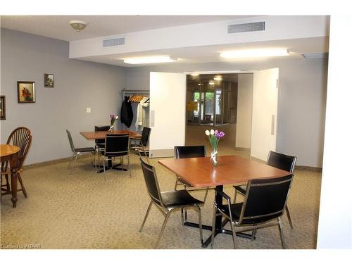 102-80 Bridge Street E, Tillsonburg, ON - Indoor Photo Showing Dining Room