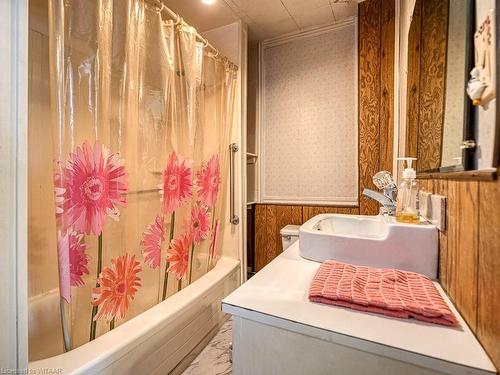 304 Bruce Street, Woodstock, ON - Indoor Photo Showing Bathroom