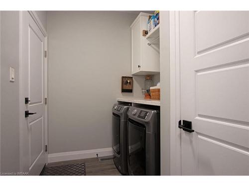 303-5 Wood Haven Dr, Tillsonburg, ON - Indoor Photo Showing Laundry Room